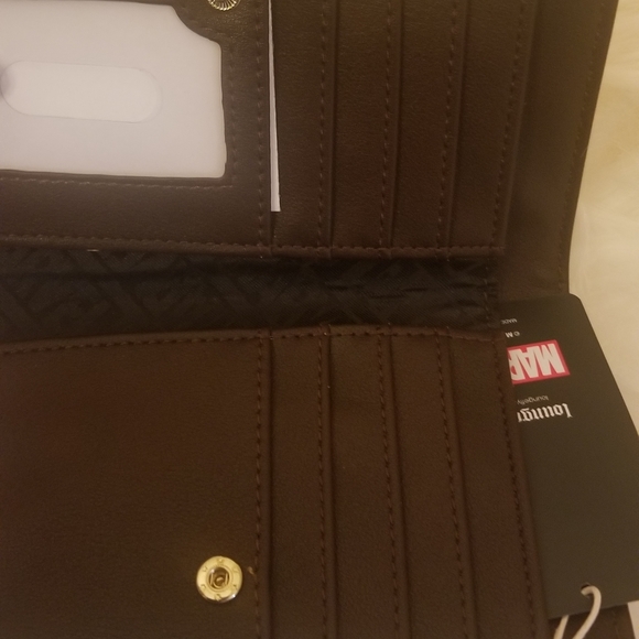 CAPTAIN MARVEL FLORAL PRINT WALLET - Picture 5 of 5